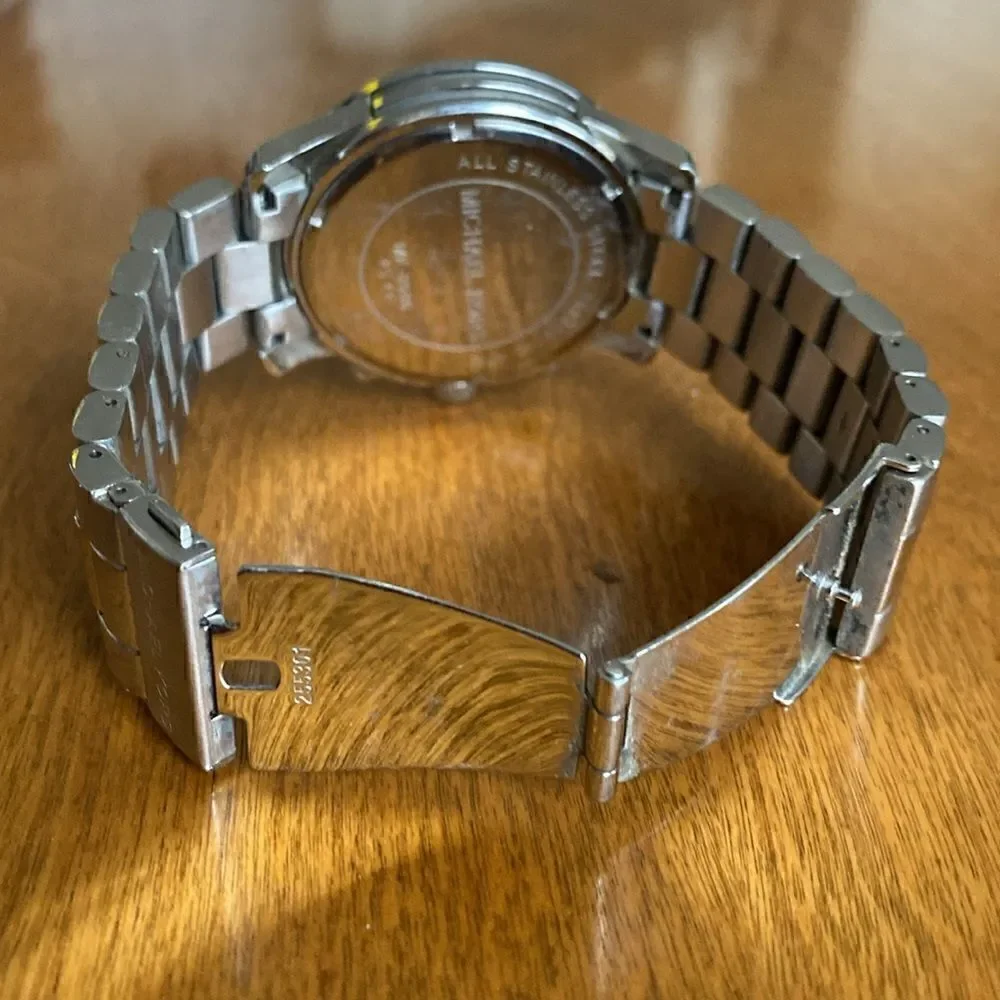 Michael Kors Runway Silver Dial Silver Stainless Steel Strap Watch For Men